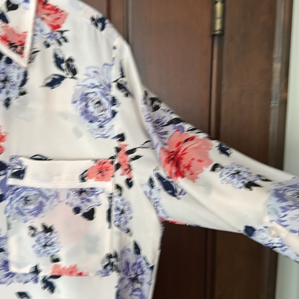 Candie’s Floral Long Sleeve Button Down Blouse - Picture 4 of 9